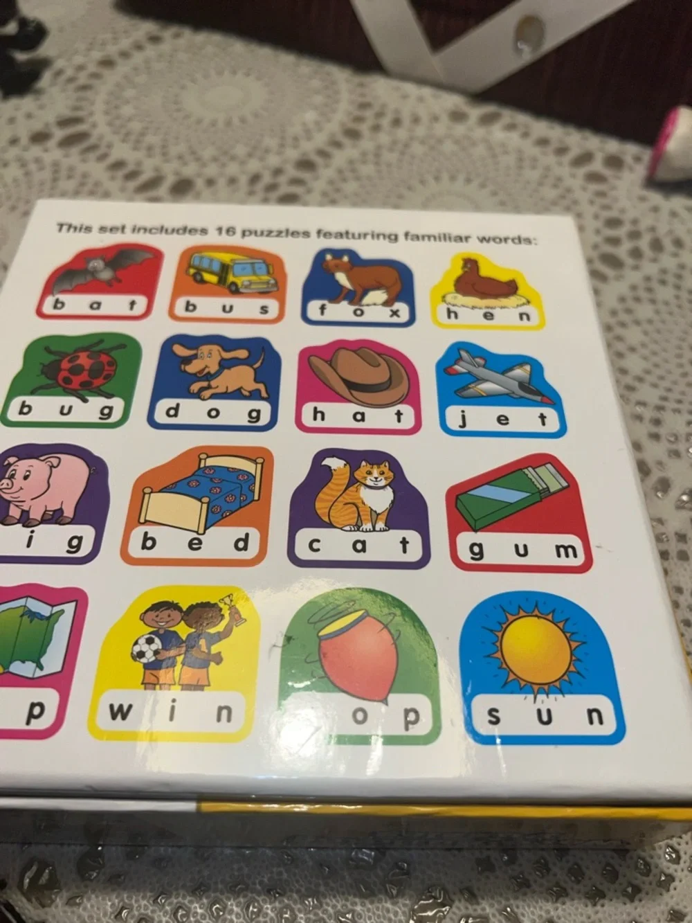 Word Building Puzzles - 3-Letter Dog Puzzle (Yellow/Blue)